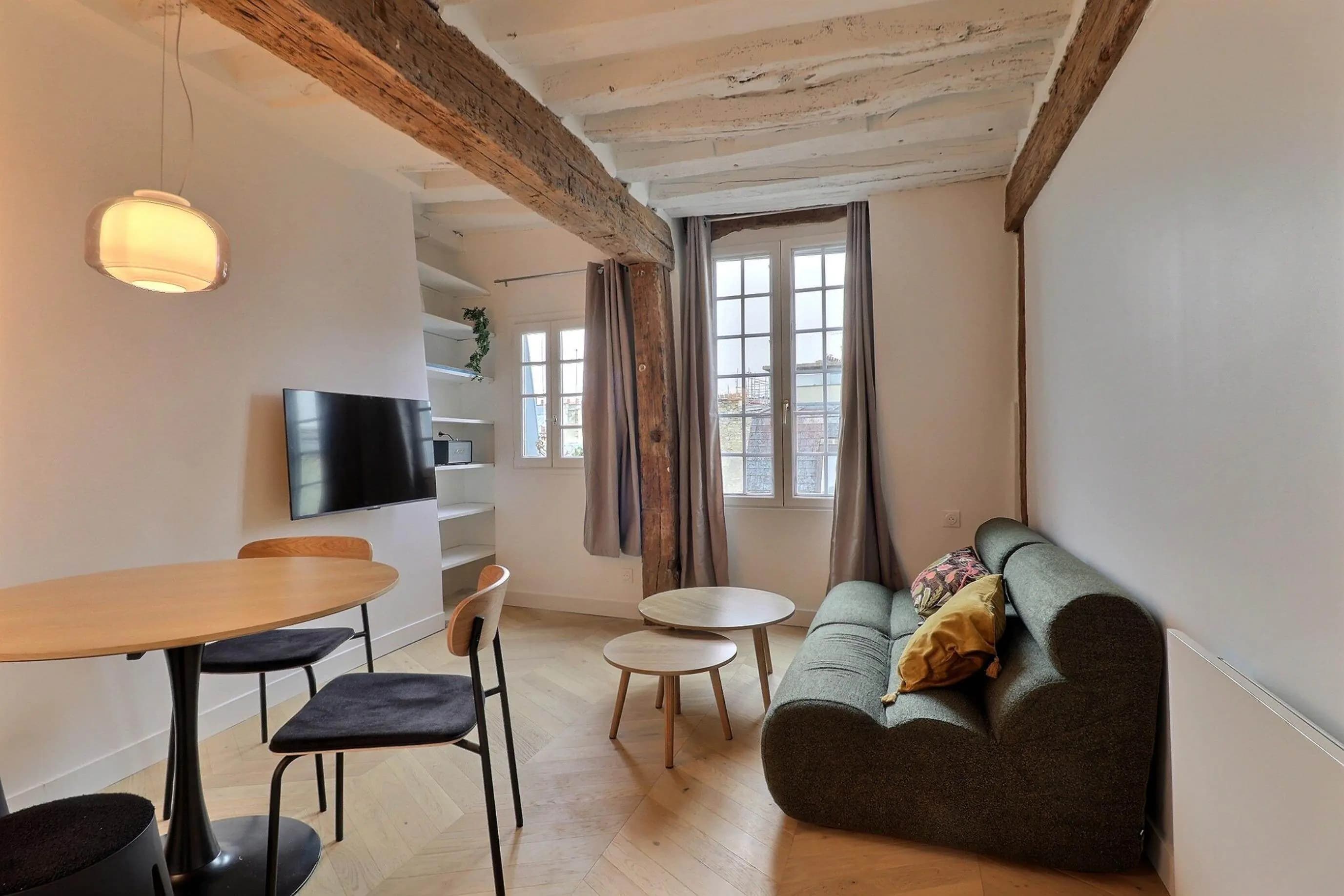 studio in 5e   Pantheon   Latin Quarter