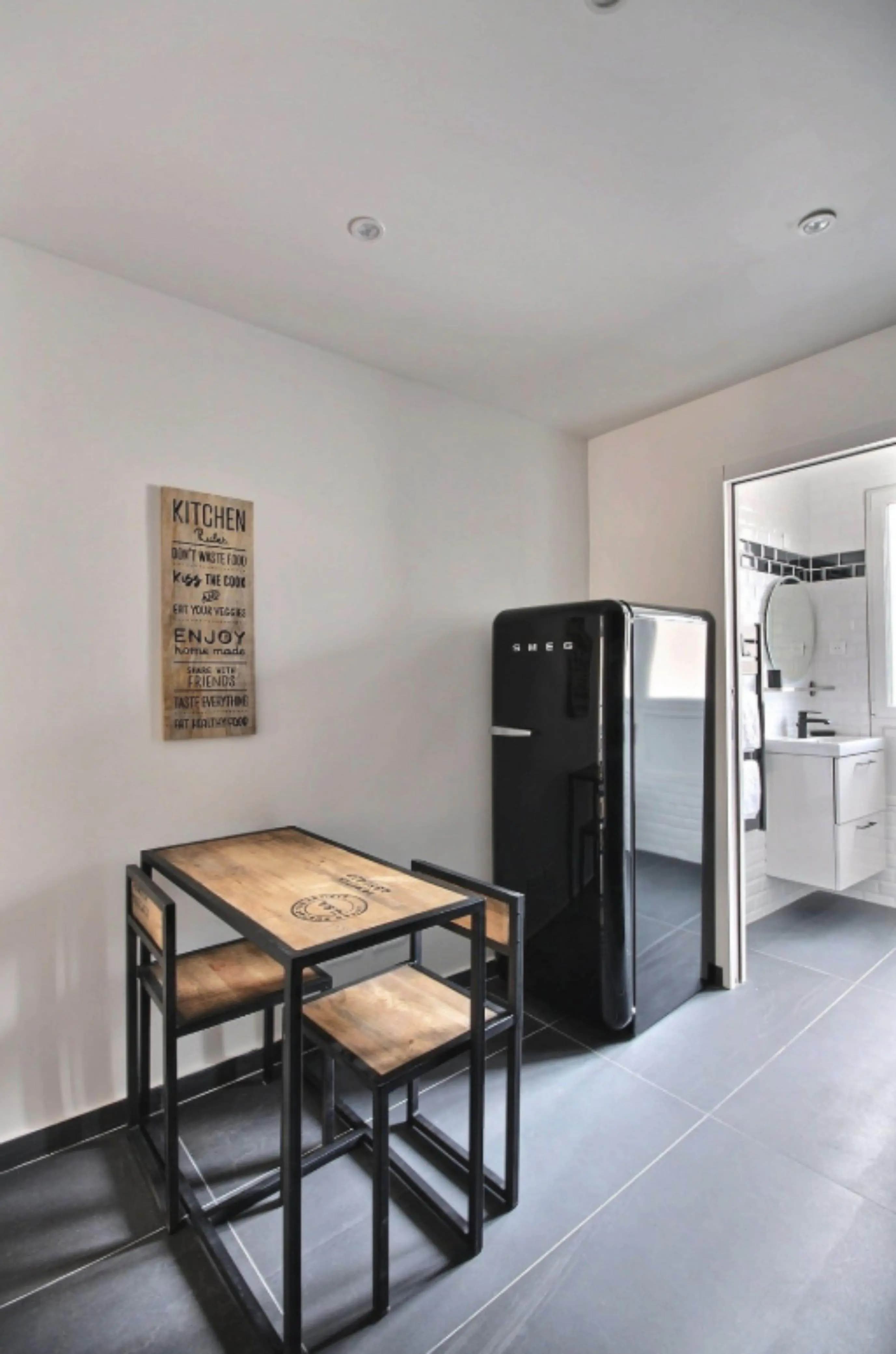 studio in 5e   Pantheon   Latin Quarter