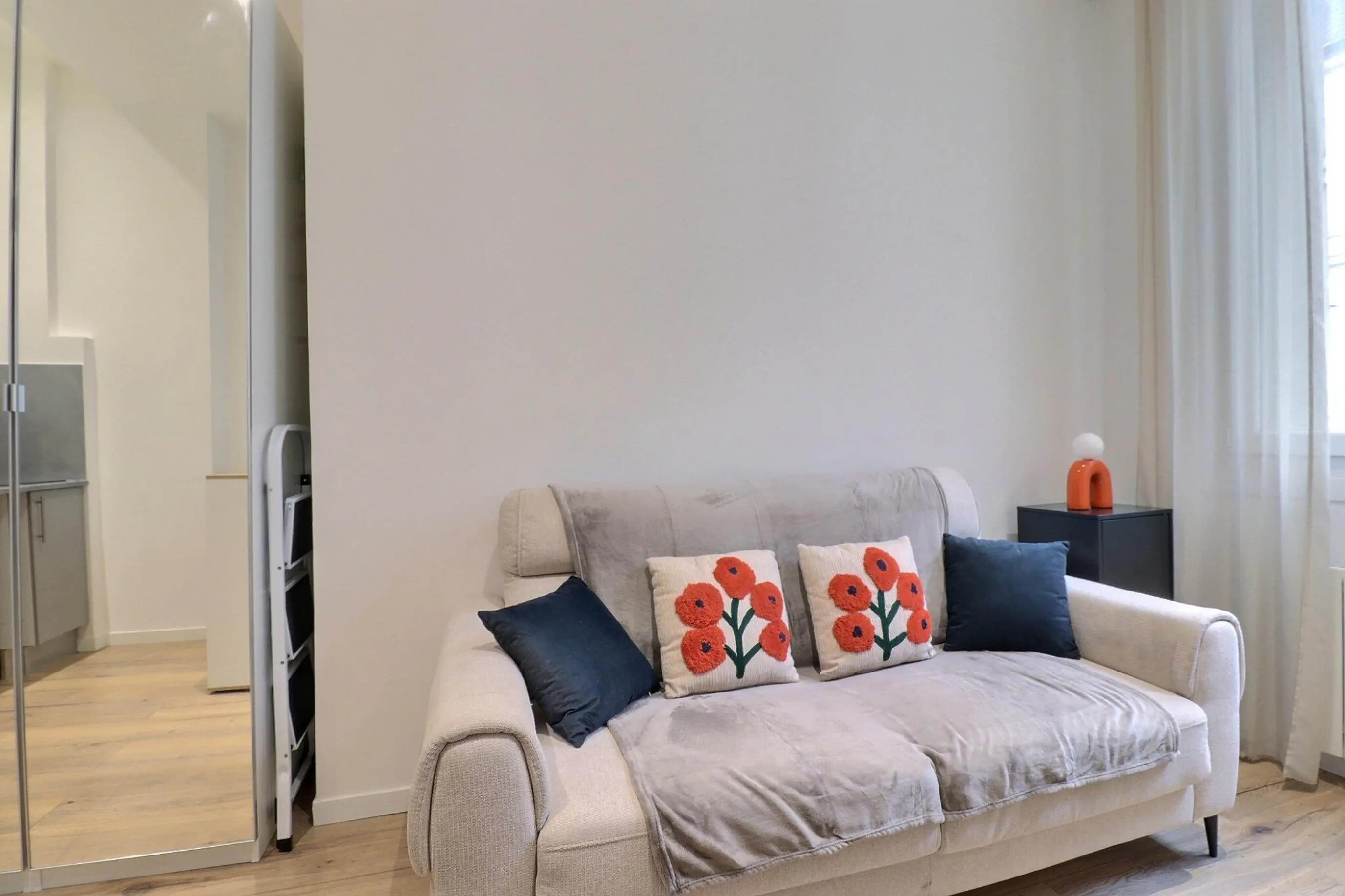 studio in Bastille   République area