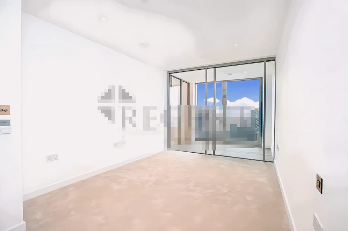 RL-Landmark Pinnacle, Marsh Wall E14 image