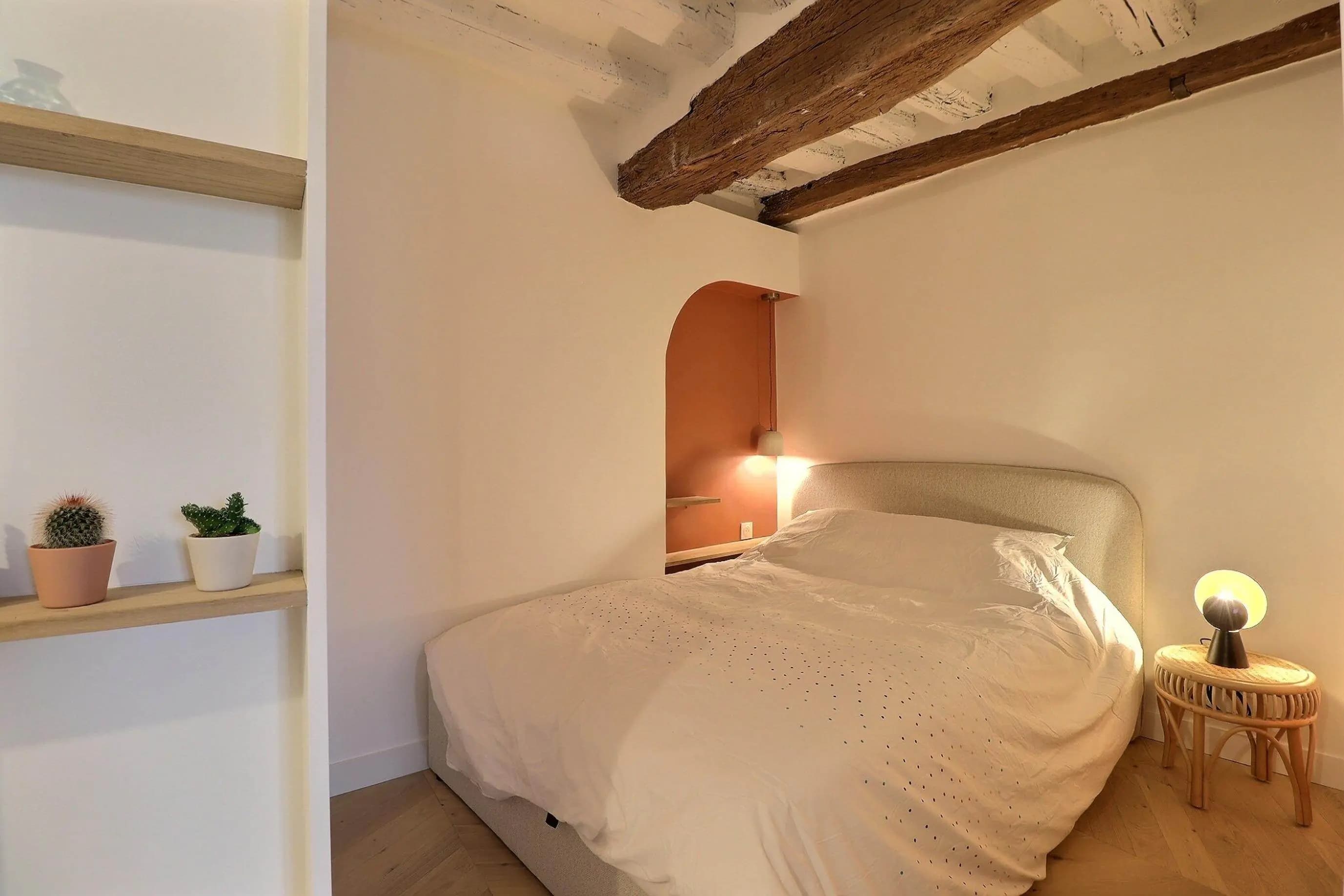 studio in 5e   Pantheon   Latin Quarter
