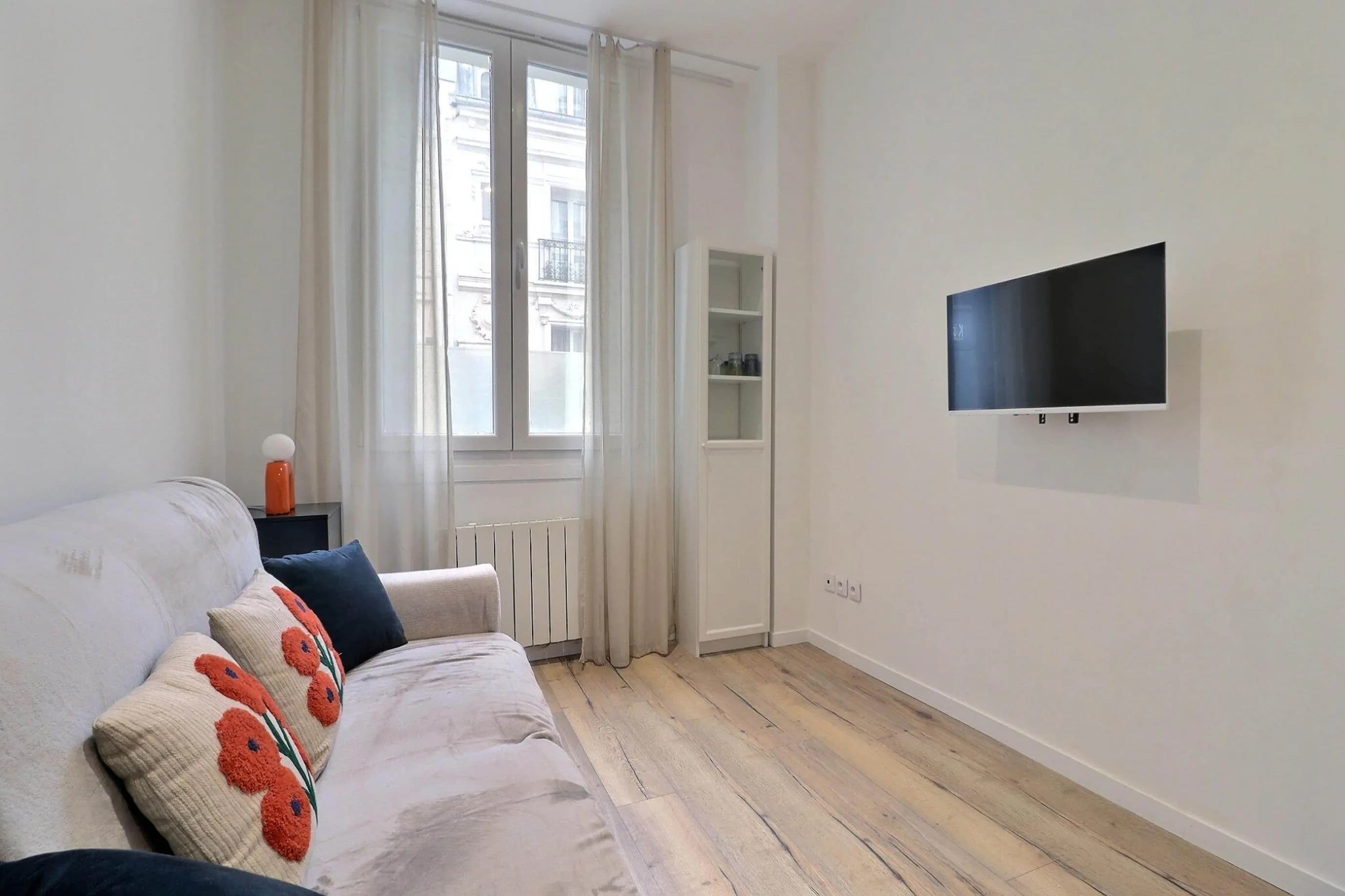 studio in Bastille   République area