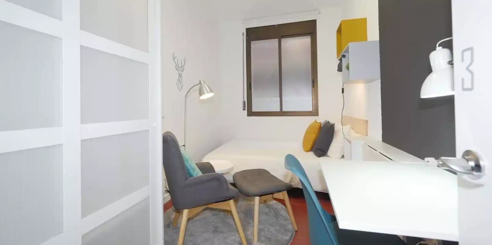 #164531: Room in a 4 Bed 3 Bath (Avinguda De La Riera De Cassoles) - Bedroom