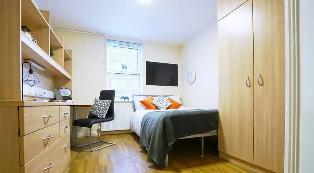 Gold Ensuite - Bedroom