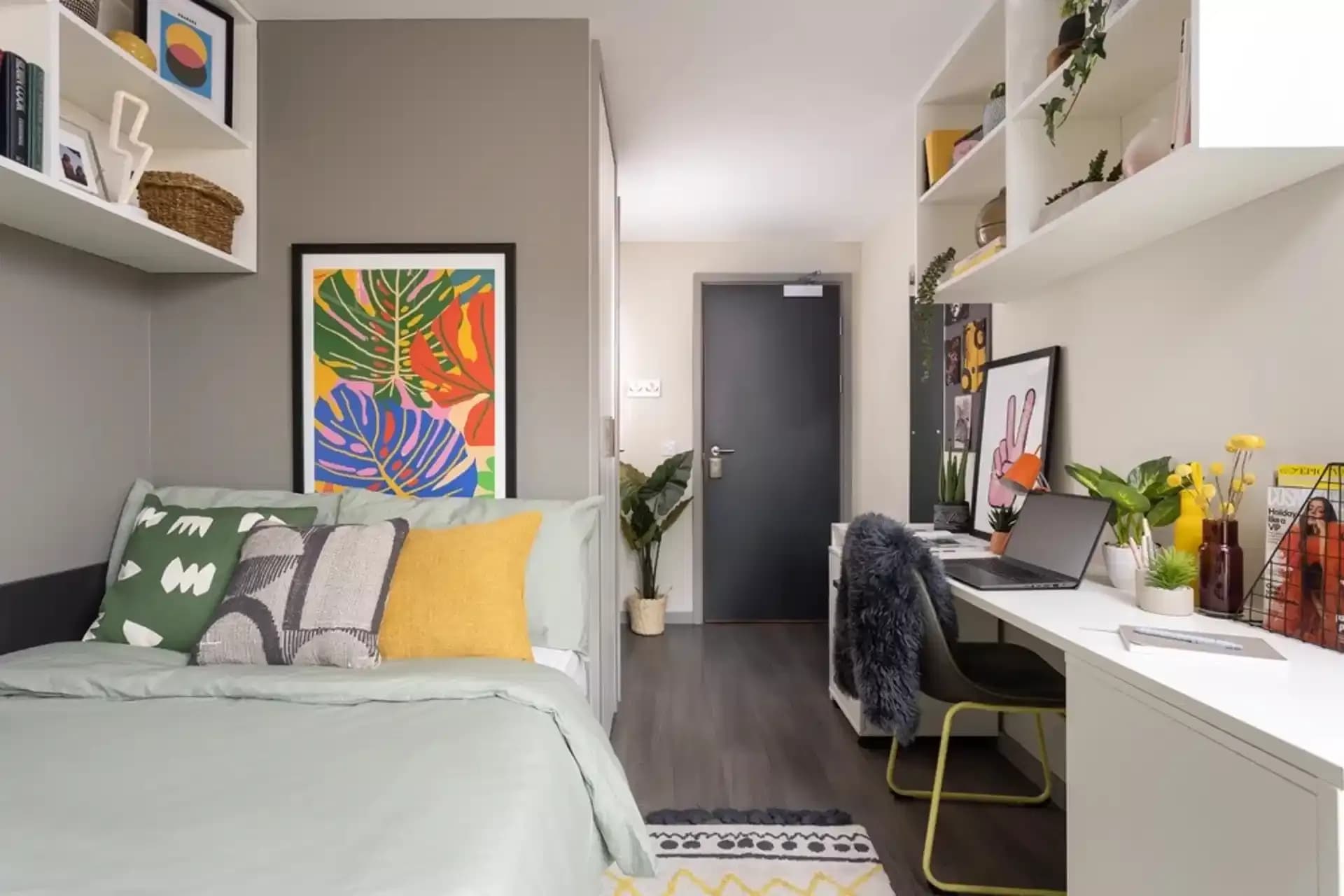 Medium High Double Ensuite - Bedroom
