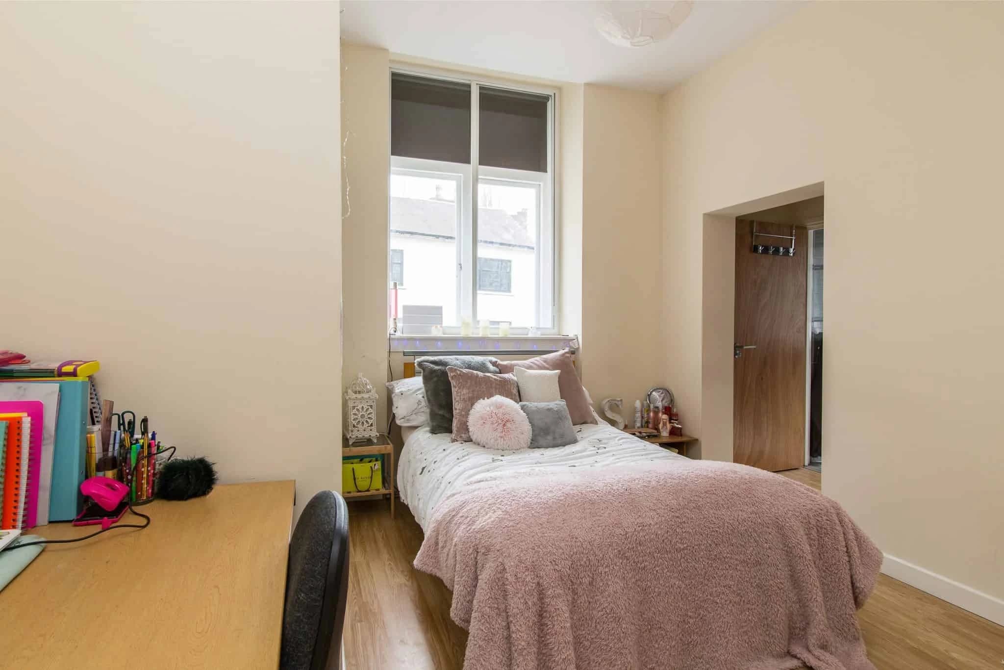 Silver Non Ensuite - Bedroom