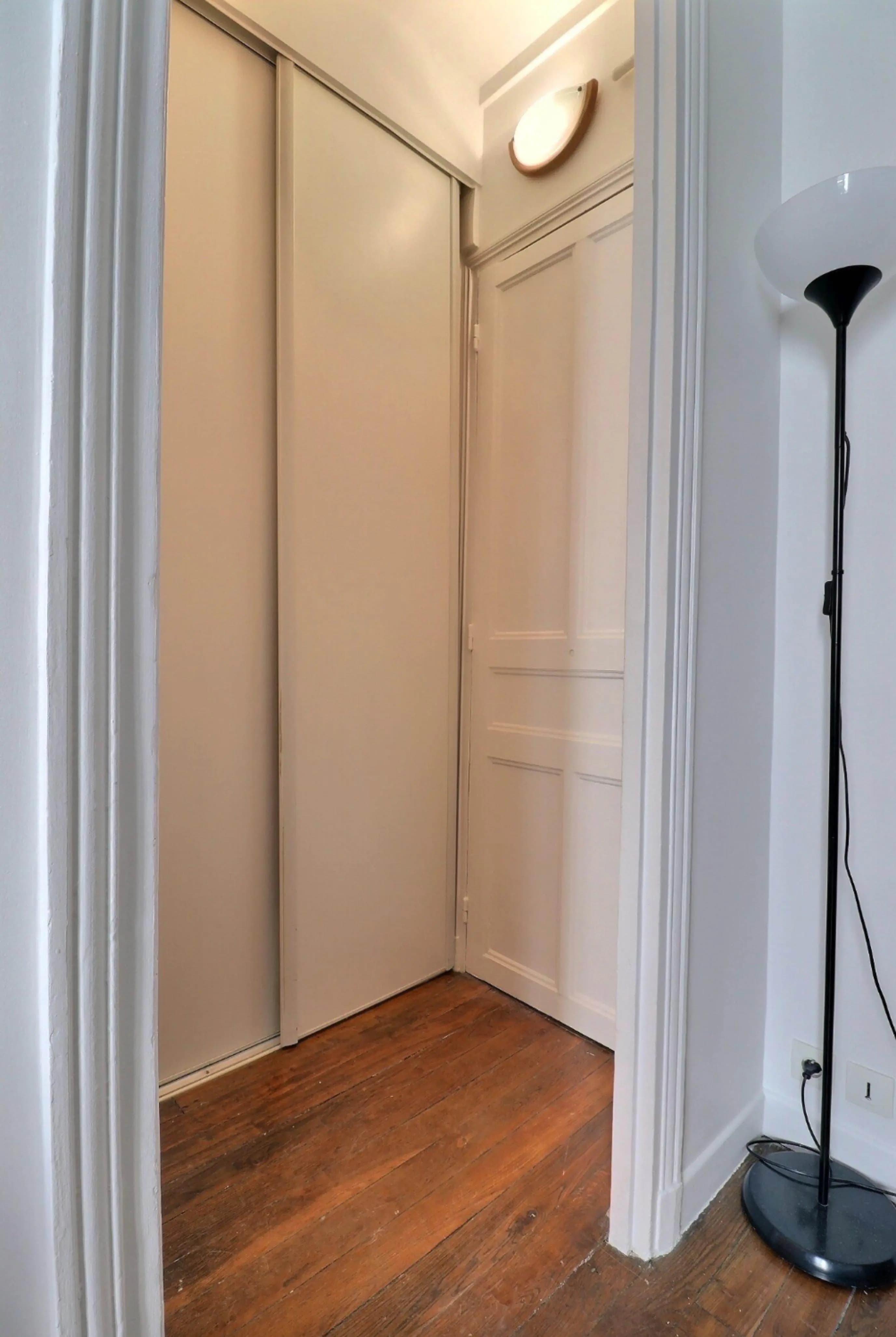 studio near Rue Yves Kermen