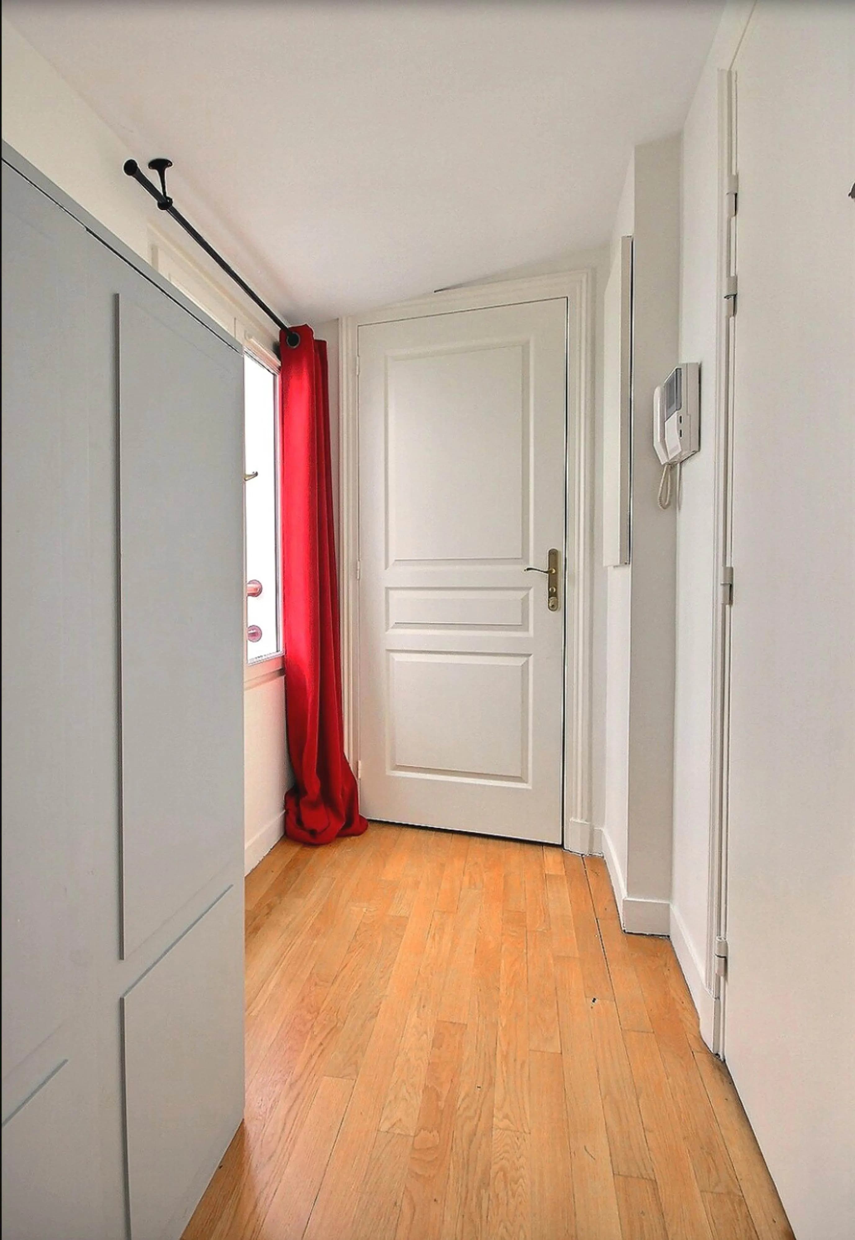 studio in 8th arrondissement, Paris